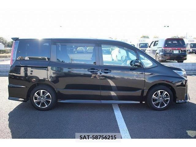 Toyota NOAH 2017-12 215815-8