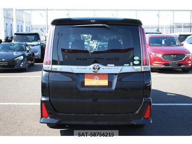 Toyota NOAH 2017-12 215815-7