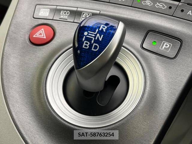 Toyota PRIUS 2012-06 382599-19