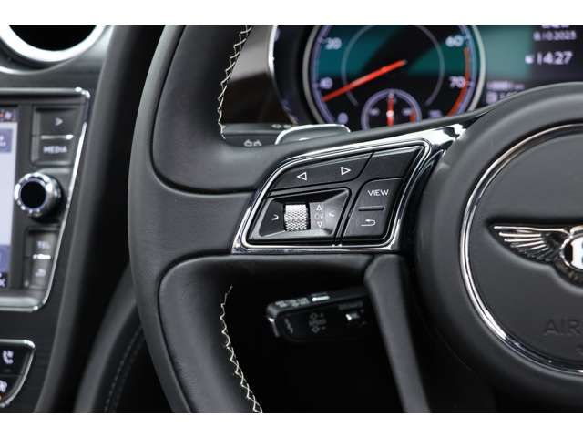 Bentley BENTAYGA 2017-04 23701-8