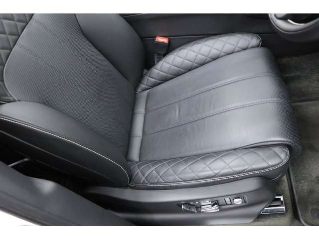 Bentley BENTAYGA 2017-04 23701-4