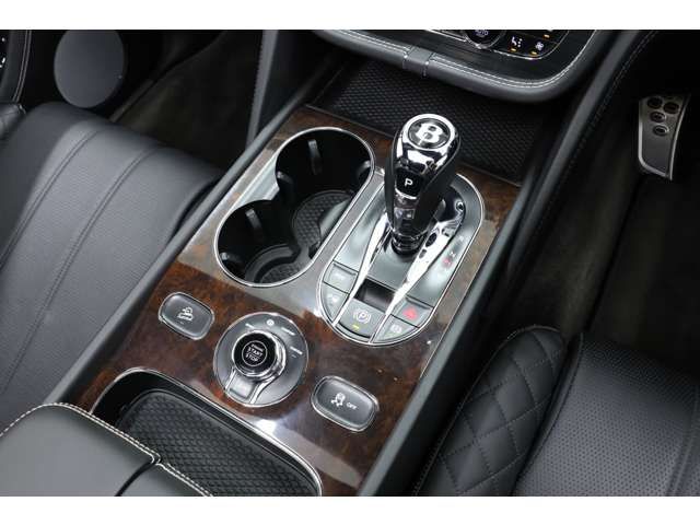 Bentley BENTAYGA 2017-04 23701-13