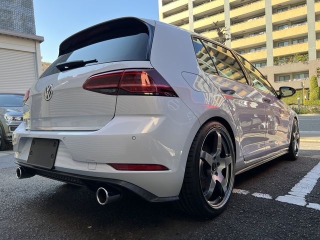 VolksWagen GOLF GTI 2018-04 182034-2