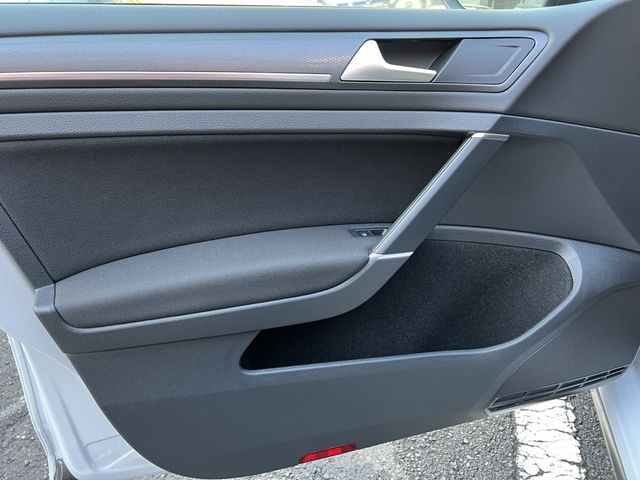 VolksWagen GOLF GTI 2018-04 182034-23