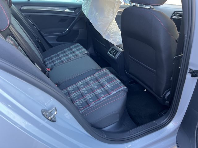 VolksWagen GOLF GTI 2018-04 182034-18