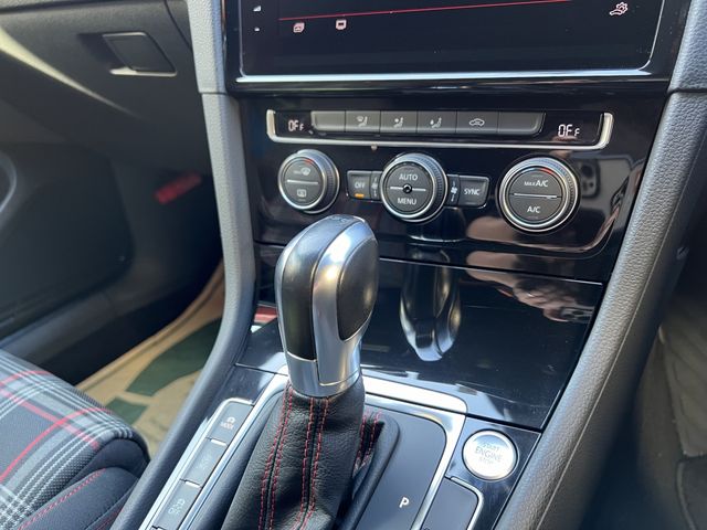 VolksWagen GOLF GTI 2018-04 182034-12