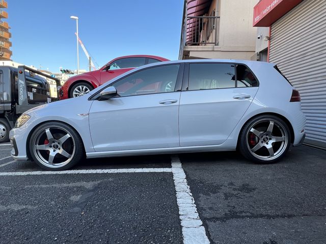 VolksWagen GOLF GTI 2018-04 182034-1