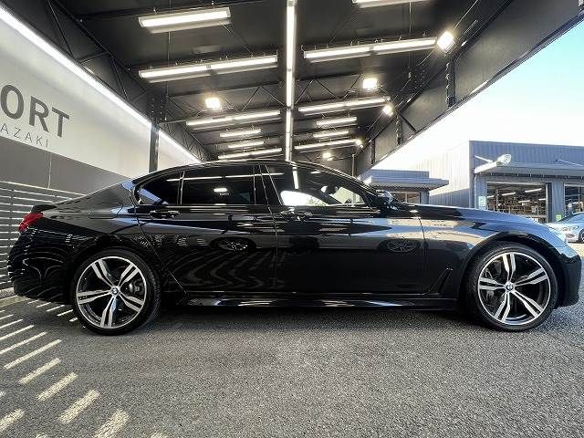 Bmw 7 SERIES 2018-06 15348-12