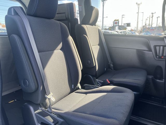 Toyota NOAH 2017-11 192473-17
