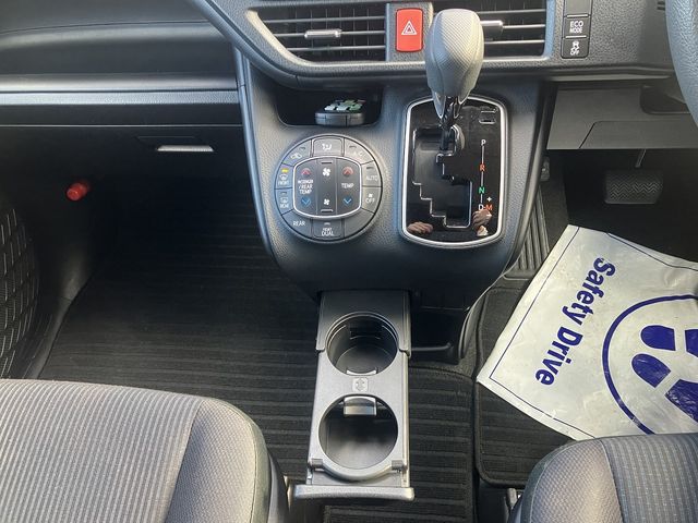 Toyota NOAH 2017-11 192473-26
