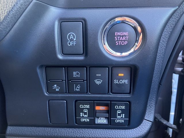 Toyota NOAH 2017-11 192473-21