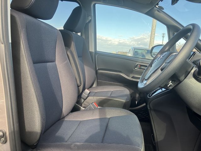 Toyota NOAH 2017-11 192473-28