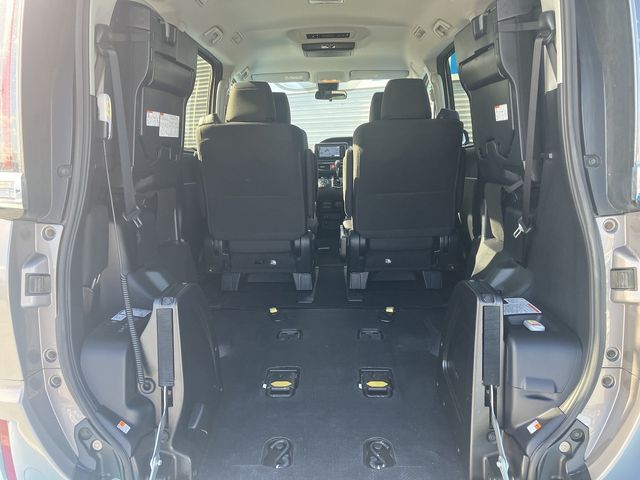 Toyota NOAH 2017-11 192473-11