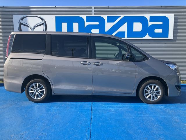 Toyota NOAH 2017-11 192473-4