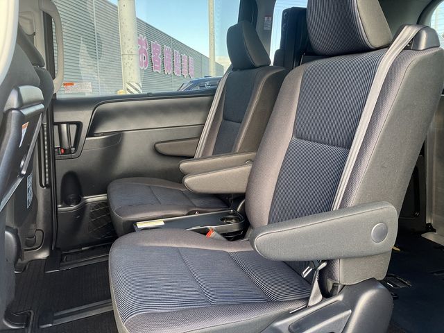 Toyota NOAH 2017-11 192473-18