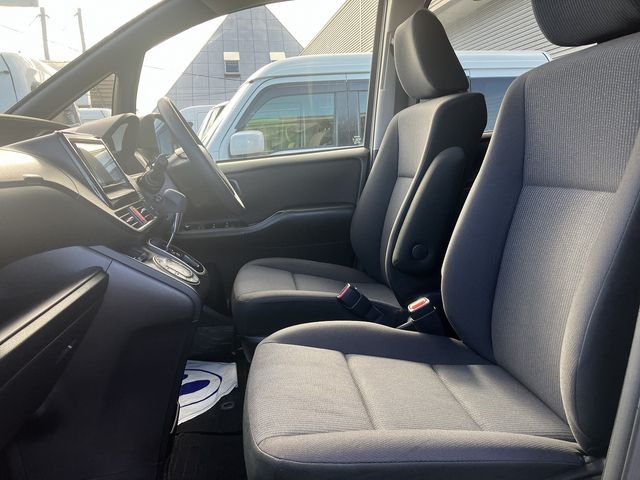 Toyota NOAH 2017-11 192473-29