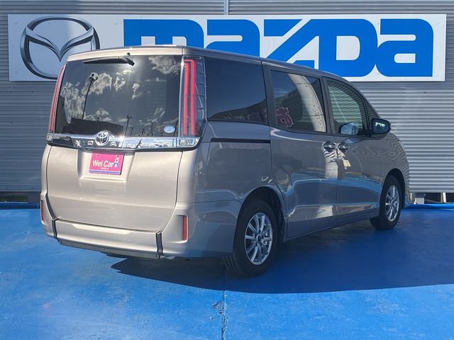 Toyota NOAH 2017-11 192473-6