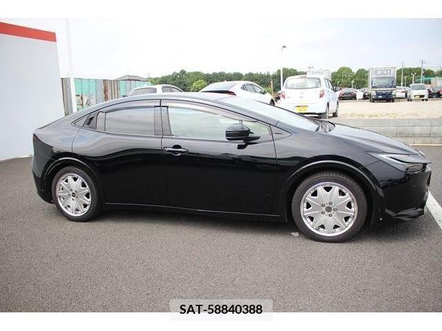 Toyota PRIUS 2023-06 366684-10