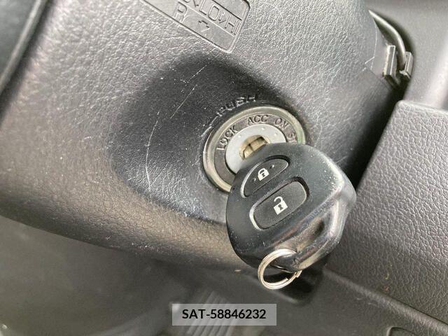 Toyota VOXY 2012-02 209331-7