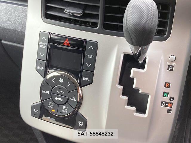 Toyota VOXY 2012-02 209331-5