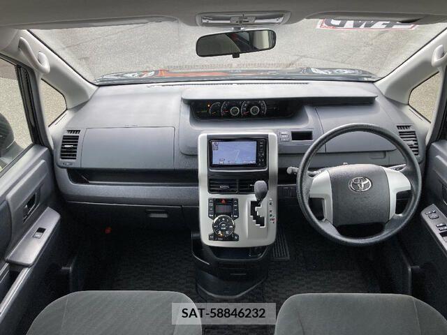 Toyota VOXY 2012-02 209331-2