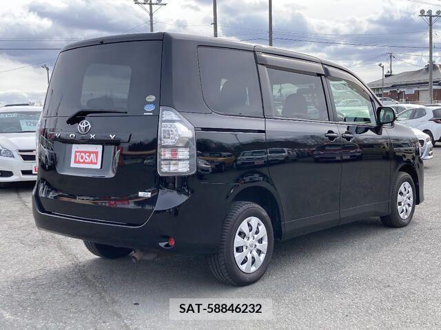 Toyota VOXY 2012-02 209331-1