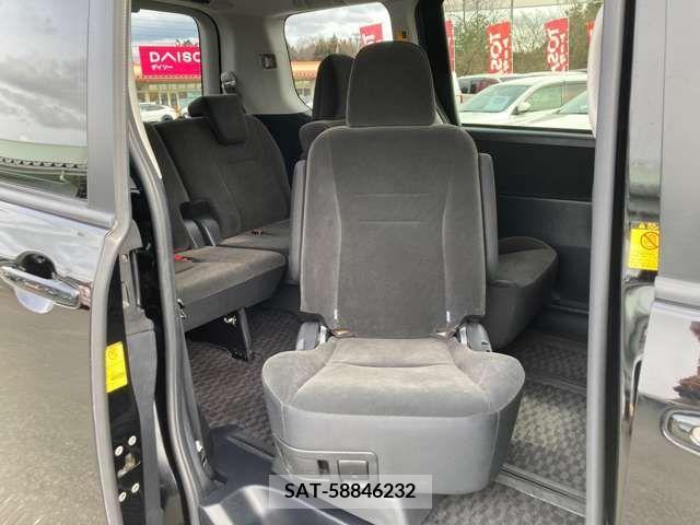 Toyota VOXY 2012-02 209331-16