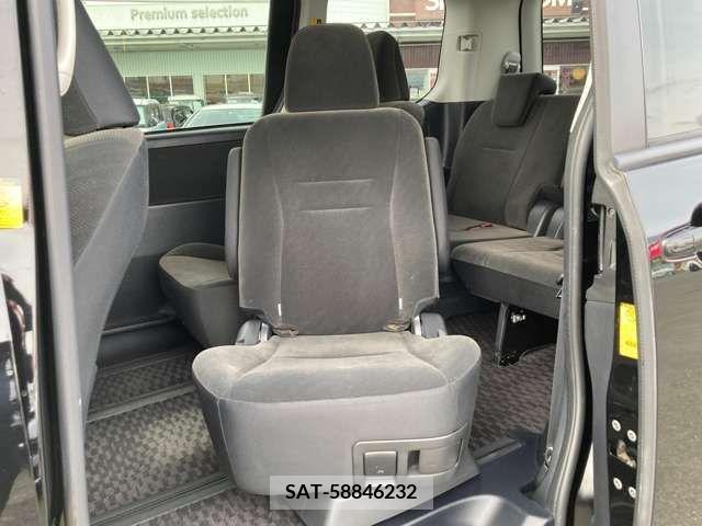 Toyota VOXY 2012-02 209331-14