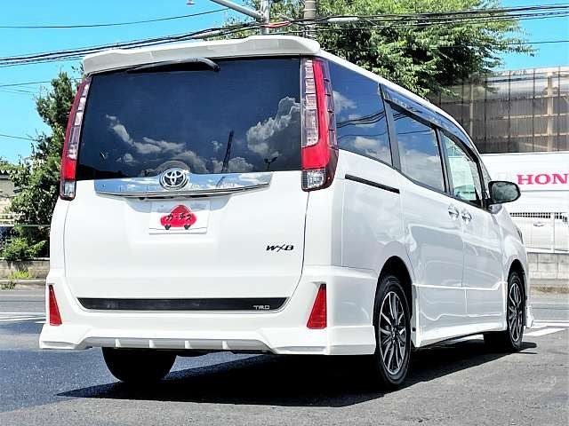 Toyota NOAH 2016-10 7438-2