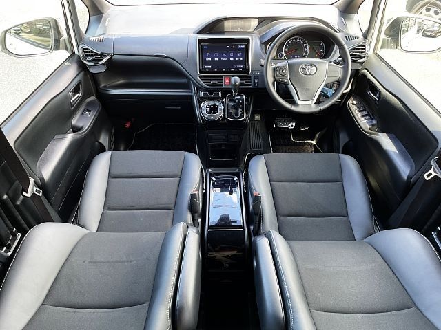 Toyota NOAH 2016-10 7438-1
