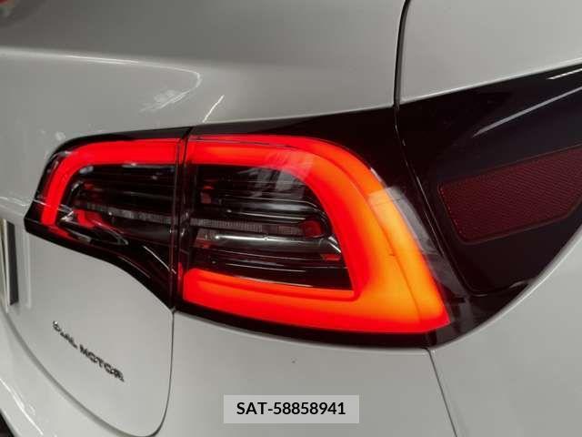 Tesla MODEL 3 2021-08 332386-18