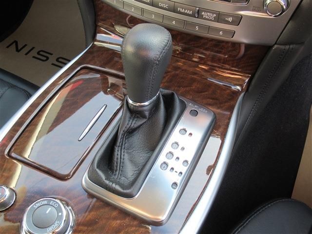 Nissan FUGA HYBRID 2021-02 195364-13