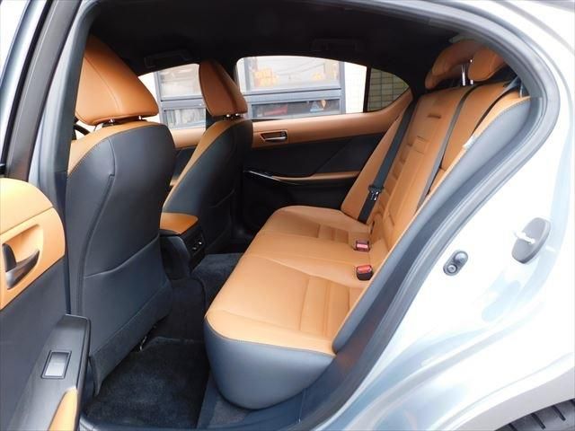 Lexus IS 2020-11 18949-15