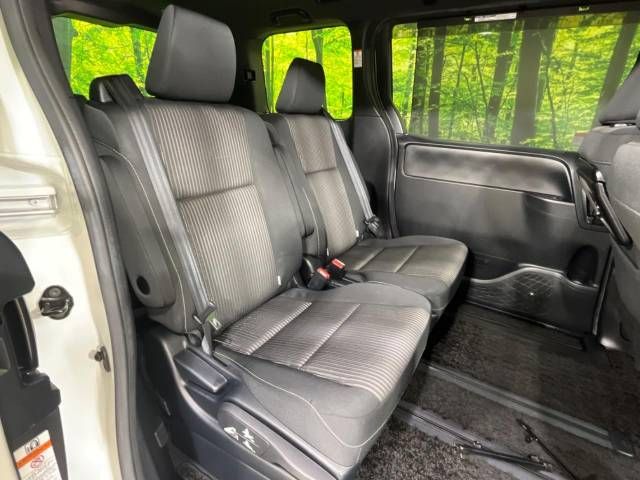 Toyota VOXY 2018-07 27999-9