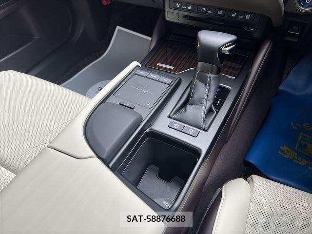 Lexus ES 2021-05 387691-22