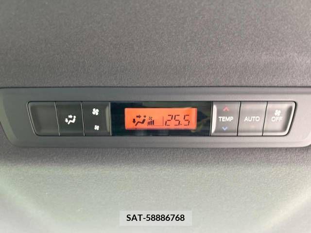 Toyota NOAH 2021-09 279541-7