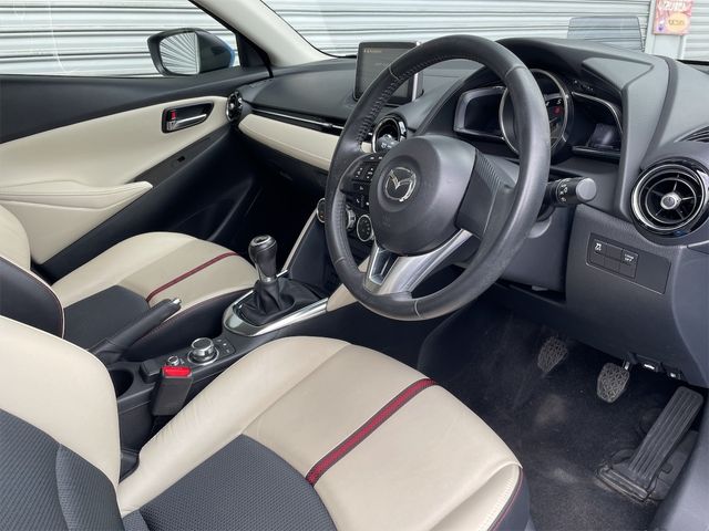 Mazda DEMIO 2015-01 25285-22