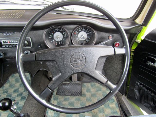 VolksWagen KARMANN GHIA 1973-03 3826-14