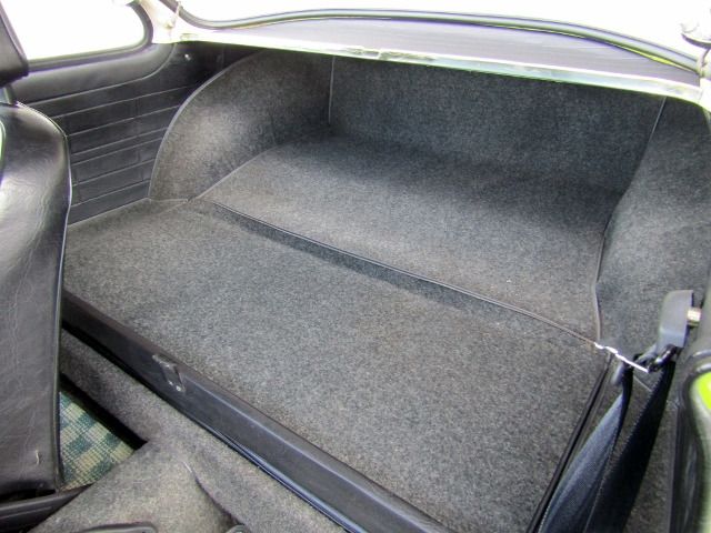 VolksWagen KARMANN GHIA 1973-03 3826-12