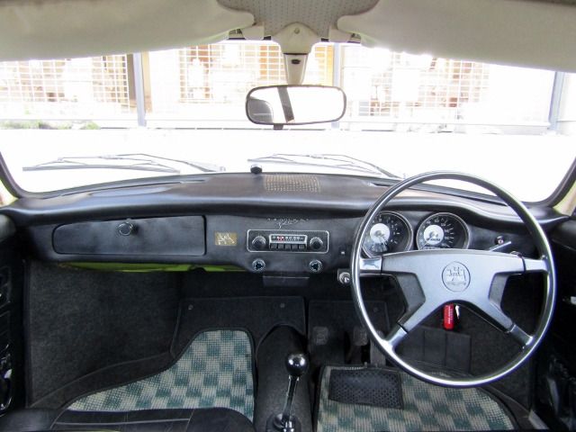 VolksWagen KARMANN GHIA 1973-03 3826-8