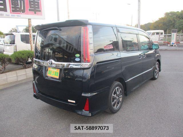 Toyota NOAH 2017-12 206455-14