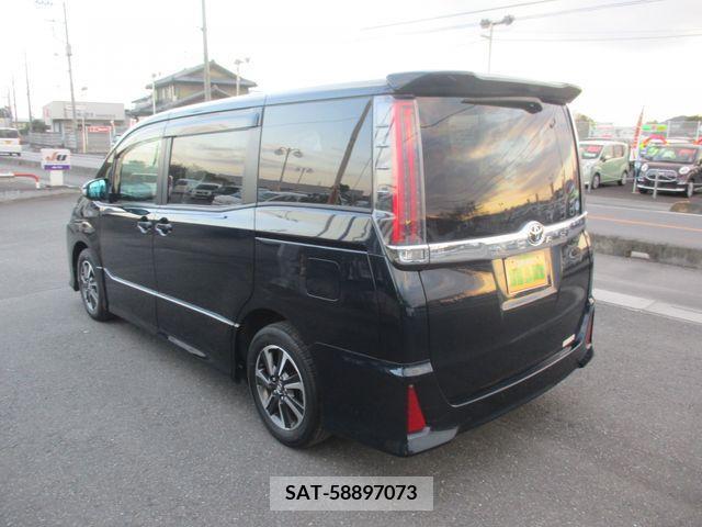 Toyota NOAH 2017-12 206455-16