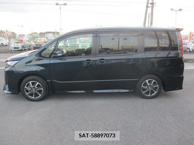 Toyota NOAH 2017-12 206455-17