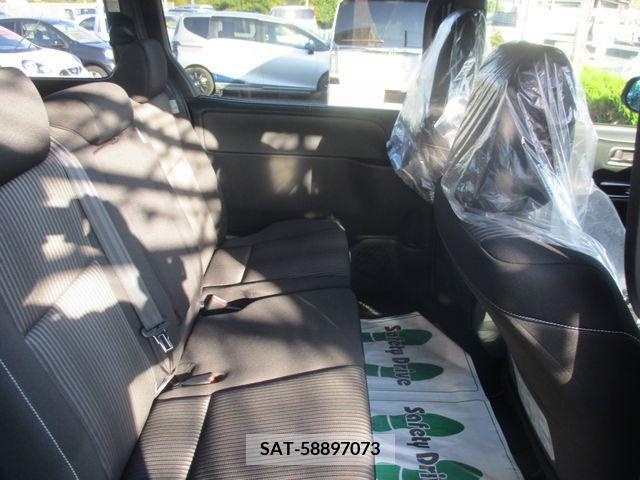 Toyota NOAH 2017-12 206455-8