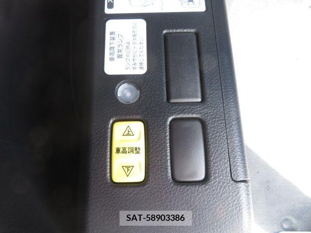 Toyota VOXY 2021-05 241112-7
