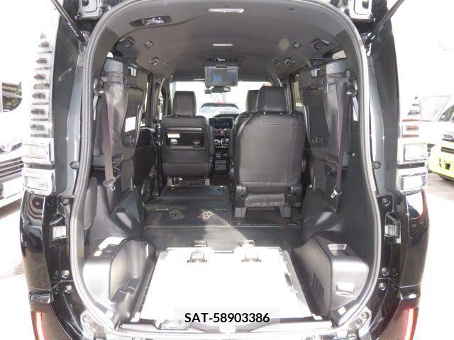 Toyota VOXY 2021-05 241112-2