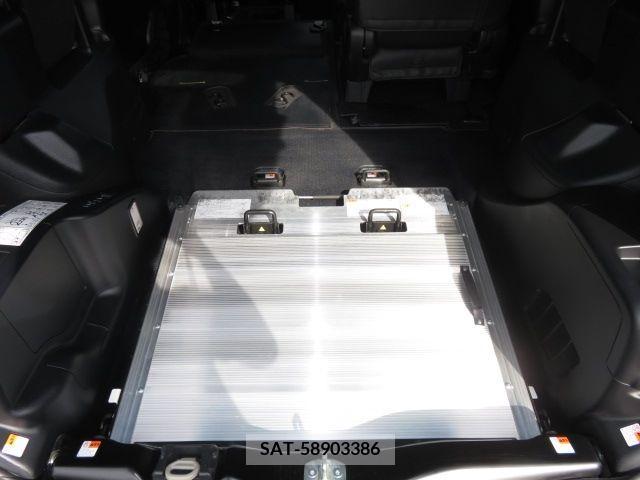 Toyota VOXY 2021-05 241112-3