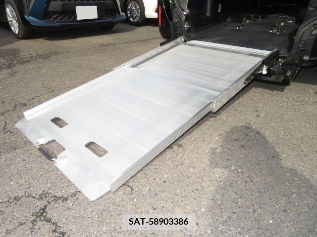 Toyota VOXY 2021-05 241112-4