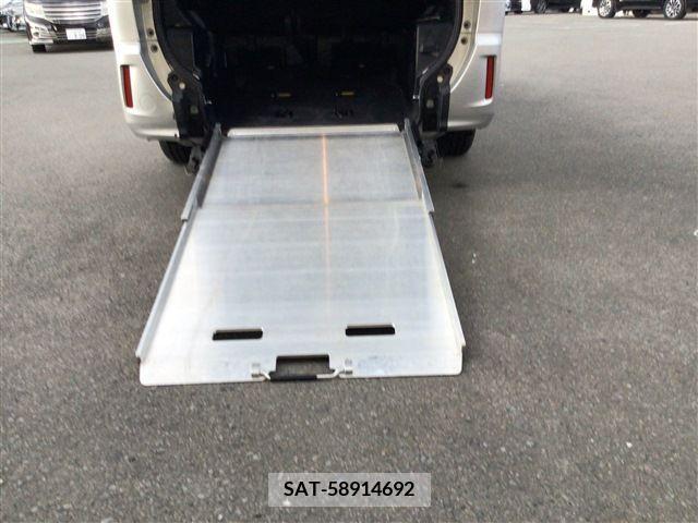 Toyota VOXY 2016-10 394953-7
