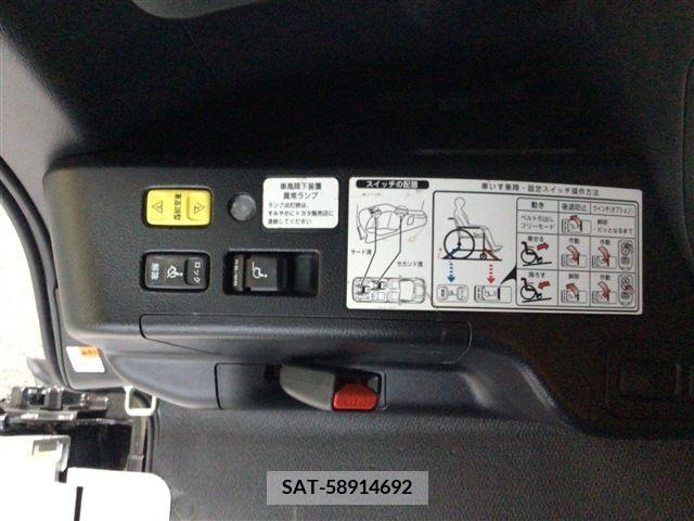 Toyota VOXY 2016-10 394953-13